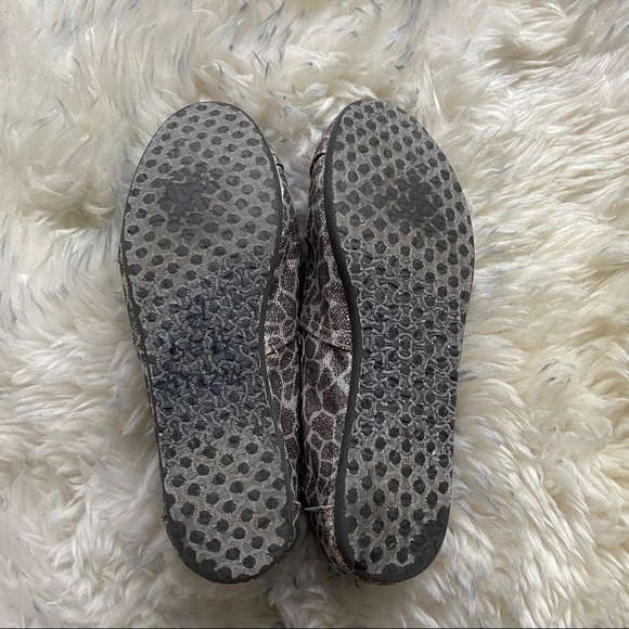 TOMS Giraffe Print Glitter size 8. In great condition - Picture 12 of 13